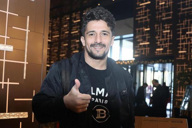 1640097280421053651.jpg 华体会官网-【夜读】英超又要停摆?那你可就想多了!