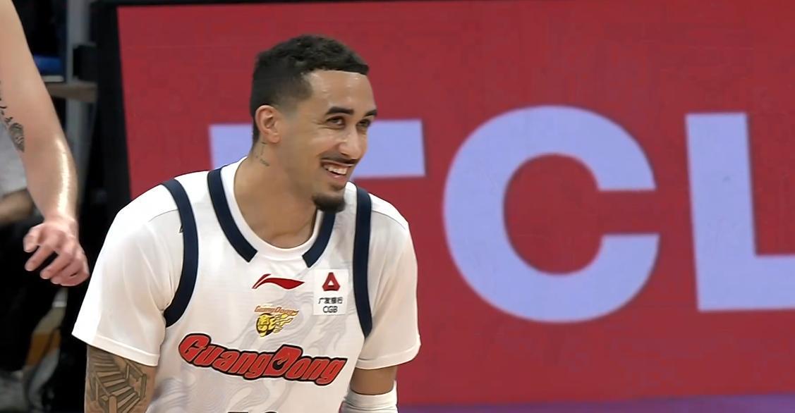 华体会官网-2连败广东再传4坏消息!新添2员伤兵,一夜3人离队,CBA杯更难了