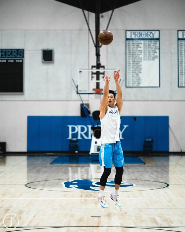 华体会-放弃中国超级明星待遇 林书豪正式启程逐梦NBA